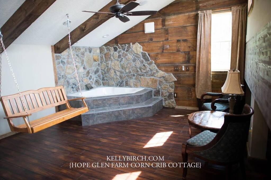 Corn Crib Cottage Barn And Villa At Hope Glen Farm Cottage Grove Extérieur photo